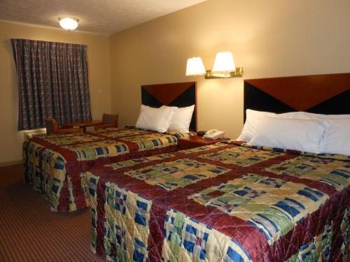 Room – Motel McClellan Inn