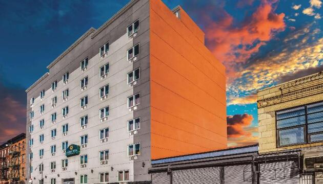 Foto de Hotel La Quinta Inn &amp; Suites Brooklyn Central