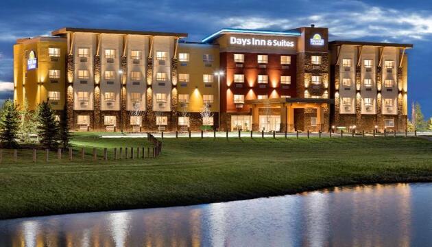 Foto de Hotel Days Inn &amp; Suites by Wyndham Airdrie