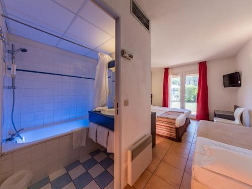 Foto del baño de Noemys Aigues-Mortes - ex Mona Lisa Royal Hôtel