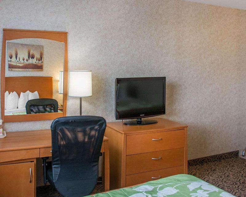 Foto de una habitación de Hotel Quality Inn &amp;amp; Suites Winnipeg