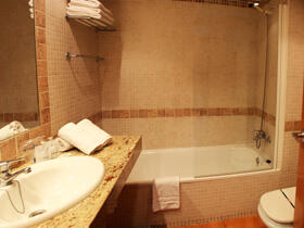 Foto del baño de "Ohtels Vil·la Romana"