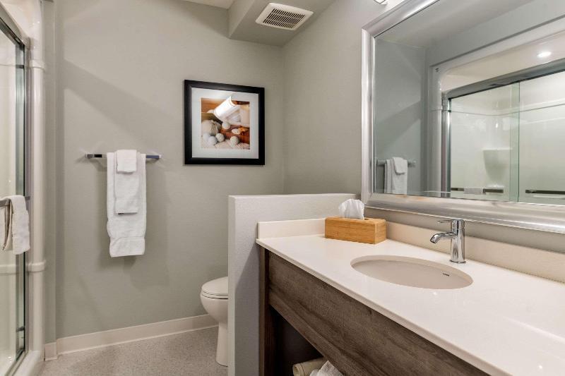 Bathroom – Motel Quality Inn Amsterdam Fredericton