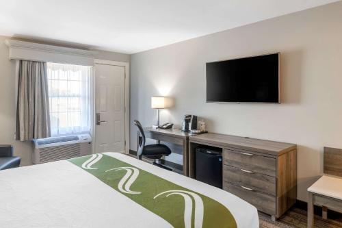 Room – Motel Quality Inn Amsterdam Fredericton