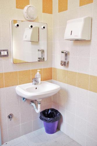 Foto del baño de Ostello La Miniera