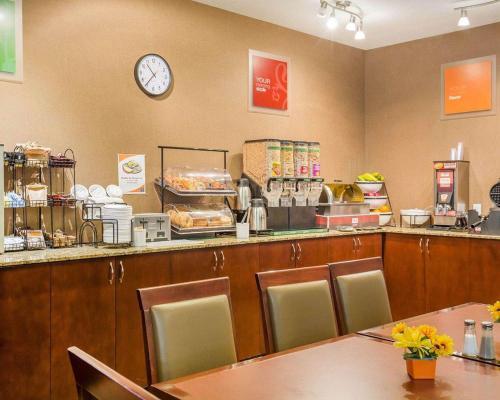 Foto de restauración de Hotel Comfort Inn &amp;amp; Suites Airdrie