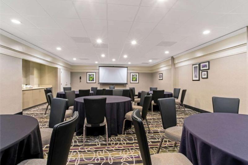 Foto de los servicios de Hotel La Quinta by Wyndham Boston-Andover