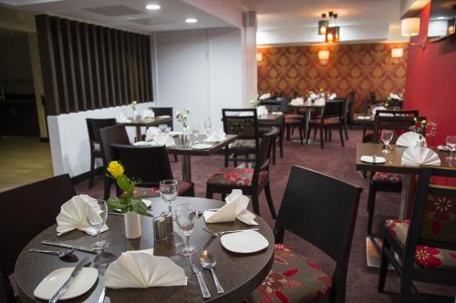 Foto de restauración de Hotel Ramada by Wyndham Cambridge