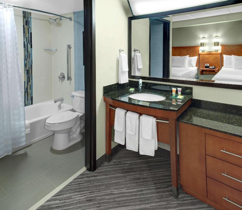 Foto del baño de Hotel Hyatt Place Denver Airport