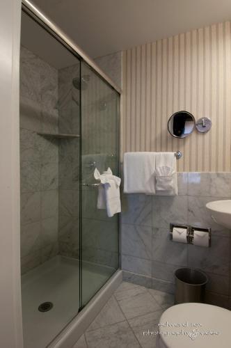Foto del baño de Hotel Warwick Allerton Chicago