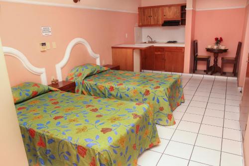 Foto de una habitación de Blue Pacific Hotel-Suites