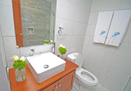 Foto del baño de Palmetto Hotel