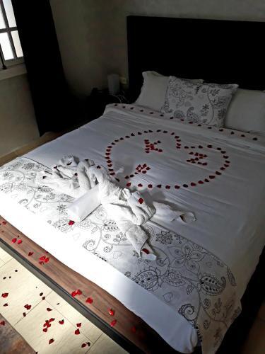Foto de una habitación de AMWAJ HOTEL