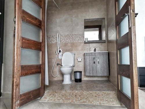 Foto de una habitación de AMWAJ HOTEL