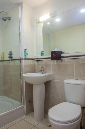 Foto del baño de Four Seasons Hotel &amp;amp; Leisure Club