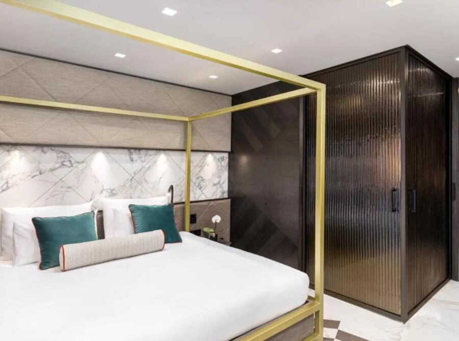 Foto de una habitación de Lure Hotel