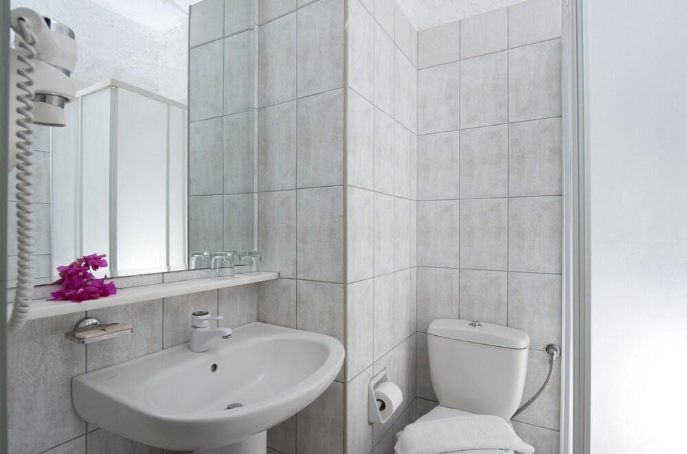 Foto del baño de Heronissos Hotel