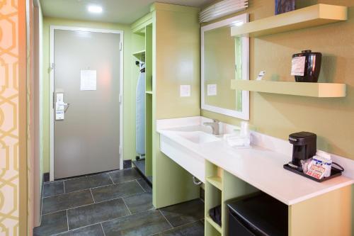 Foto del baño de Holiday Inn Express Atlanta NW - Galleria Area, an IHG Hotel