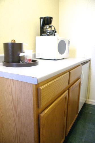 Room – Hotel Ramada by Wyndham Jersey City