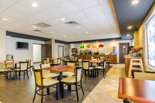 Foto de restauración de Hotel Quality Inn West End