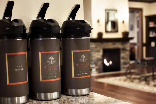 Room – Hotel Country Inn &amp;amp; Suites by Radisson, Traverse City, MI