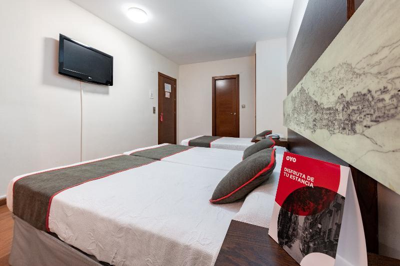 Photo – OYO Hotel Francabel