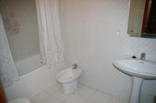 Foto del baño de Apartamentos Costa Brasil Orange Costa