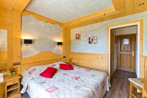 Foto de una habitación de Logis Hotel &amp;amp; Spa Beau-Site