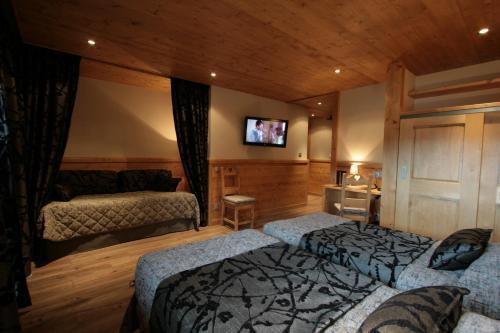 Foto de una habitación de Logis Hotel &amp;amp; Spa Beau-Site