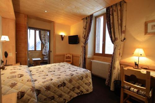 Foto de una habitación de Logis Hotel &amp;amp; Spa Beau-Site