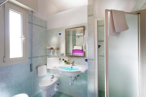 Foto del baño de Hotel Michelangelo Cesenatico