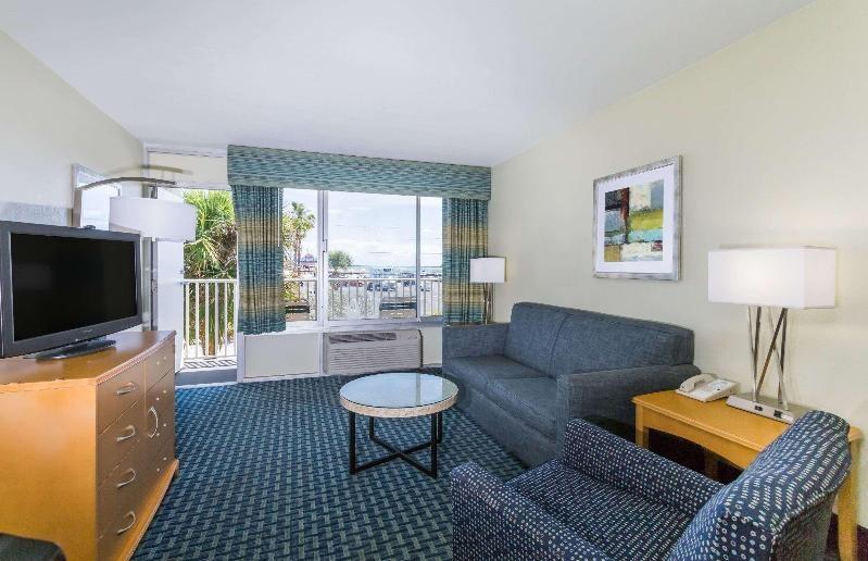 Foto de una habitación de Motel Days Inn by Wyndham Cocoa Beach Port Canaveral