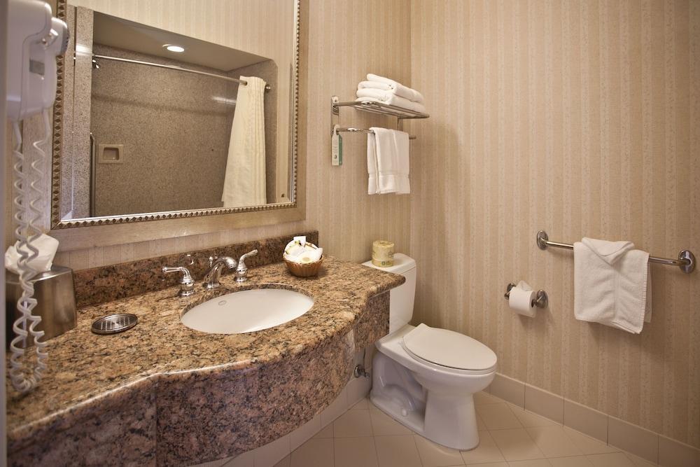 Foto del baño de Bay Landing Hotel