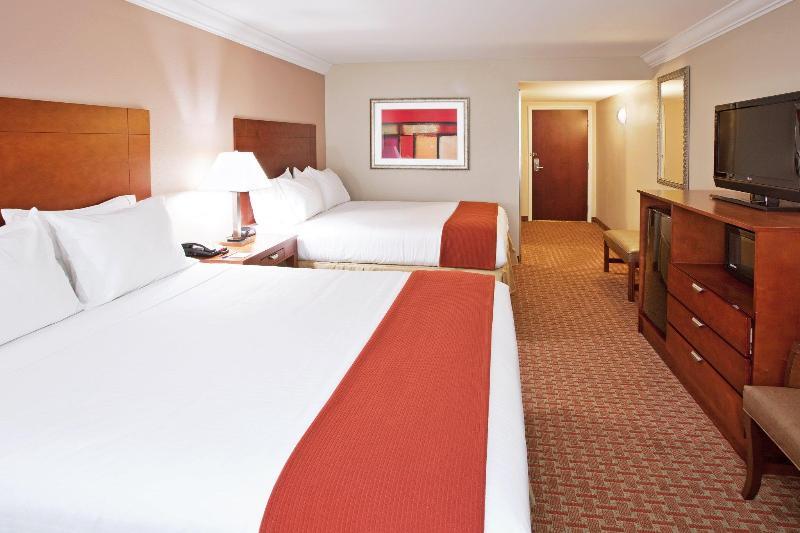 Foto de una habitación de Holiday Inn Express &amp;amp; Suites Niagara Falls, an IHG Hotel