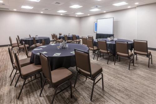 Foto de los servicios de Holiday Inn Denver East, an IHG Hotel