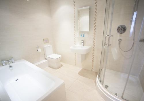 Bathroom – Hotel The White Swan Halifax