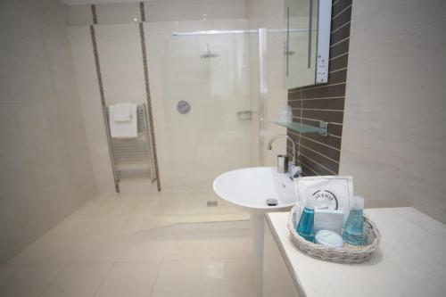 Bathroom – Hotel The White Swan Halifax