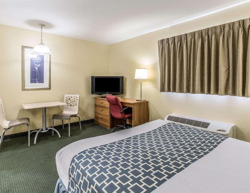 Room – Suburban Extended Stay Hotel Fort Myers Cape Coral