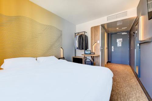 Foto de una habitación de B&amp;amp;B Hôtel Paris Sud Chatenay Malabry