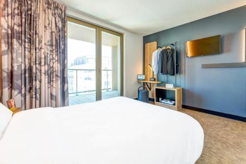 Foto de una habitación de B&amp;amp;B Hôtel Paris Sud Chatenay Malabry