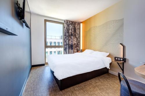 Foto de una habitación de B&amp;amp;B Hôtel Paris Sud Chatenay Malabry