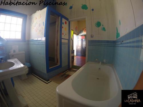 Foto de una habitación de Albergue La Casona de Lobitos