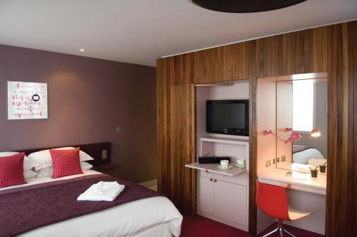 Room – Midland Hotel