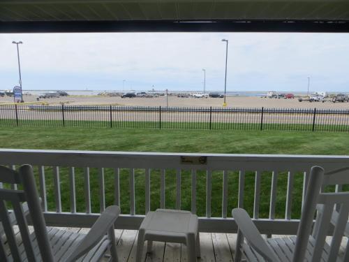 Photo – Snyders Shoreline Inn
