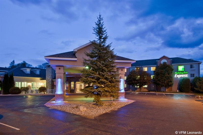 Photo – Holiday Inn Express Lake Front - St Ignace, an IHG Hotel