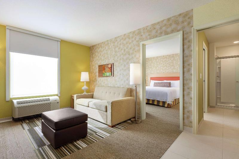Foto de una habitación de Hotel Home2 Suites by Hilton Canton