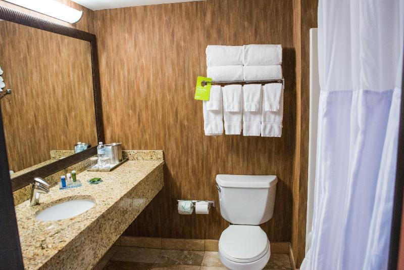 Room – Hotel Radisson On John Deere Commons Moline