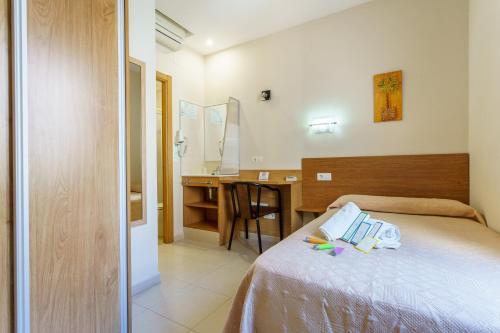 Foto de una habitación de Hostal Costabella powered by My Place in the Sun