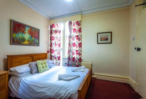 Room – The Royal Hotel