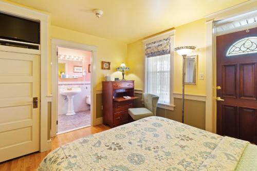 Foto di una camera da After Eight Bed and Breakfast